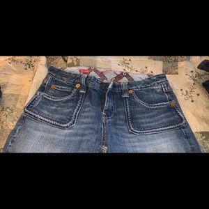 Vigors Studio capris